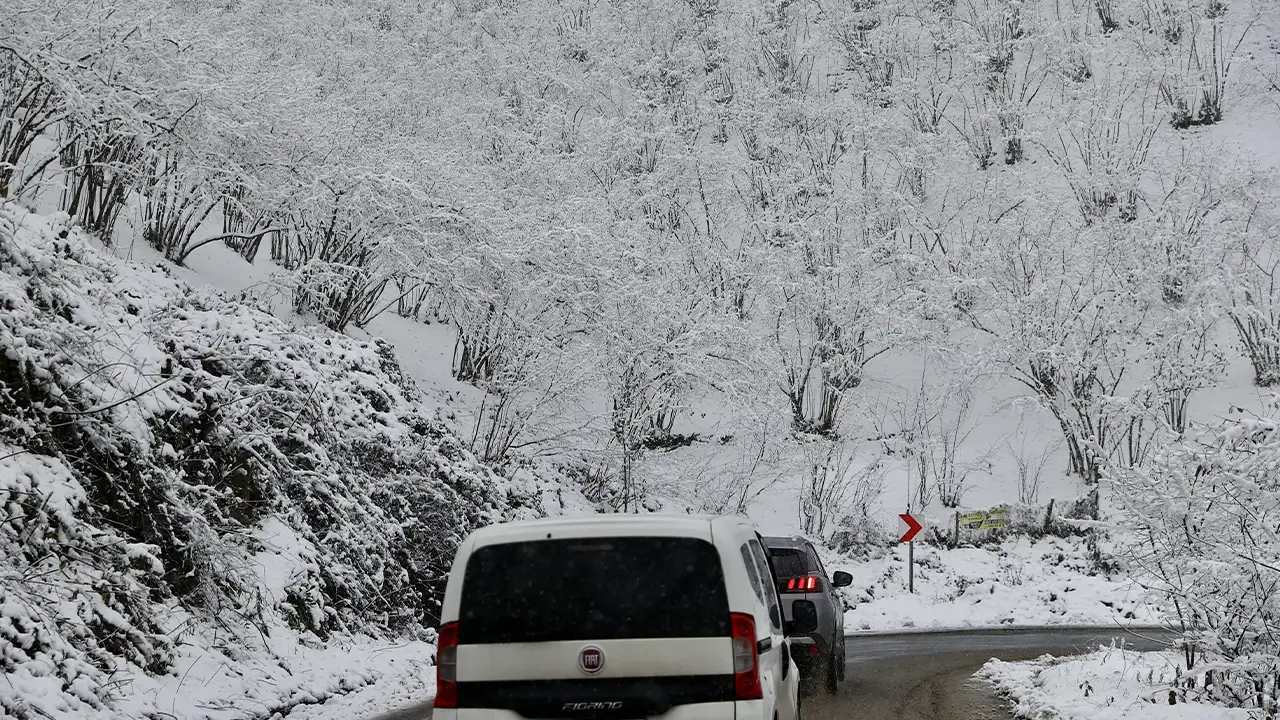 Doğu Karadeniz’de kar engeli: 3 ilde 233 köy yolu kapandı