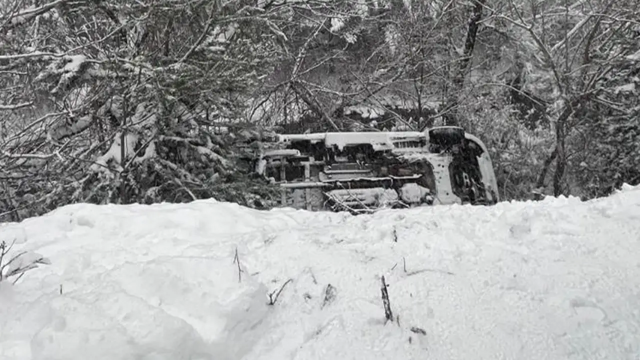 Gümüşhane’de ambulans dereye uçtu