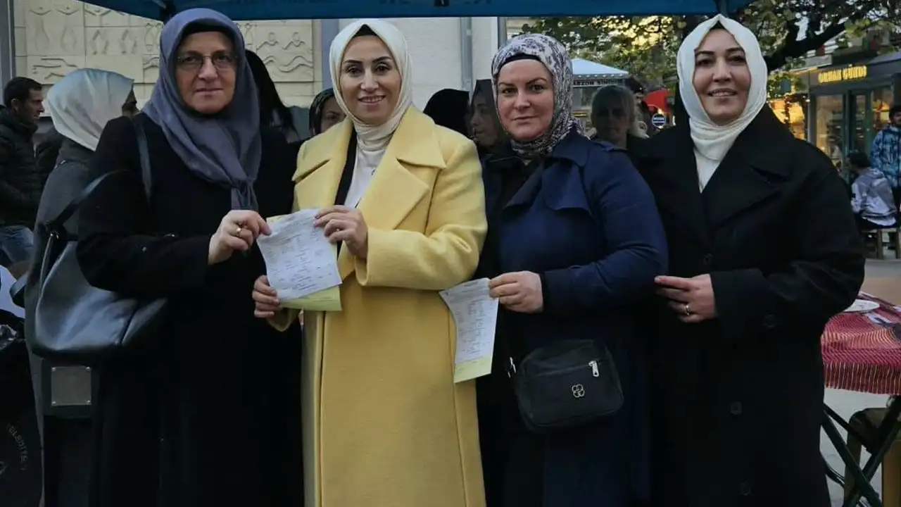 Trabzon’da 90 gün sahada: AK Parti Kadın Kolları stantlarına yoğun ilgi