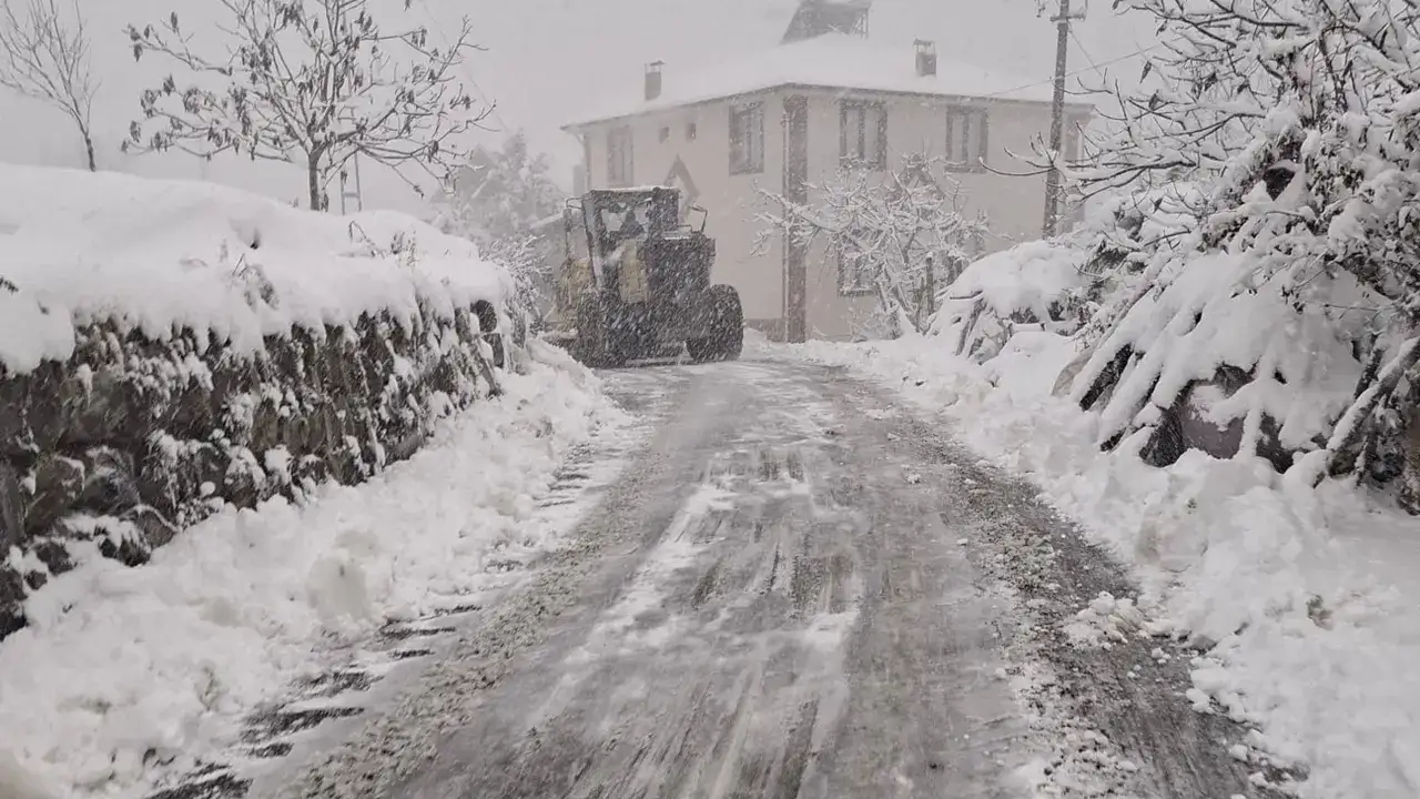 Ortahisar Belediyesi karla mücadelede seferber oldu