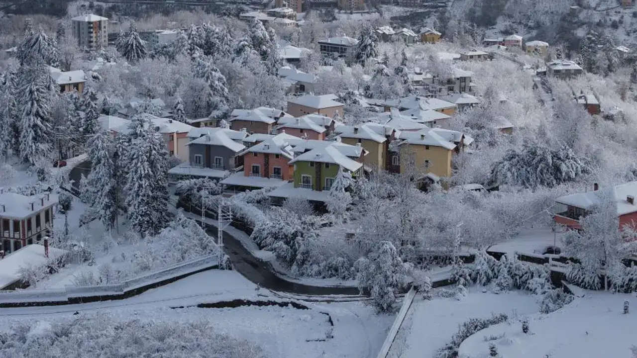 Trabzon kar yağışı ile bembeyaz oldu