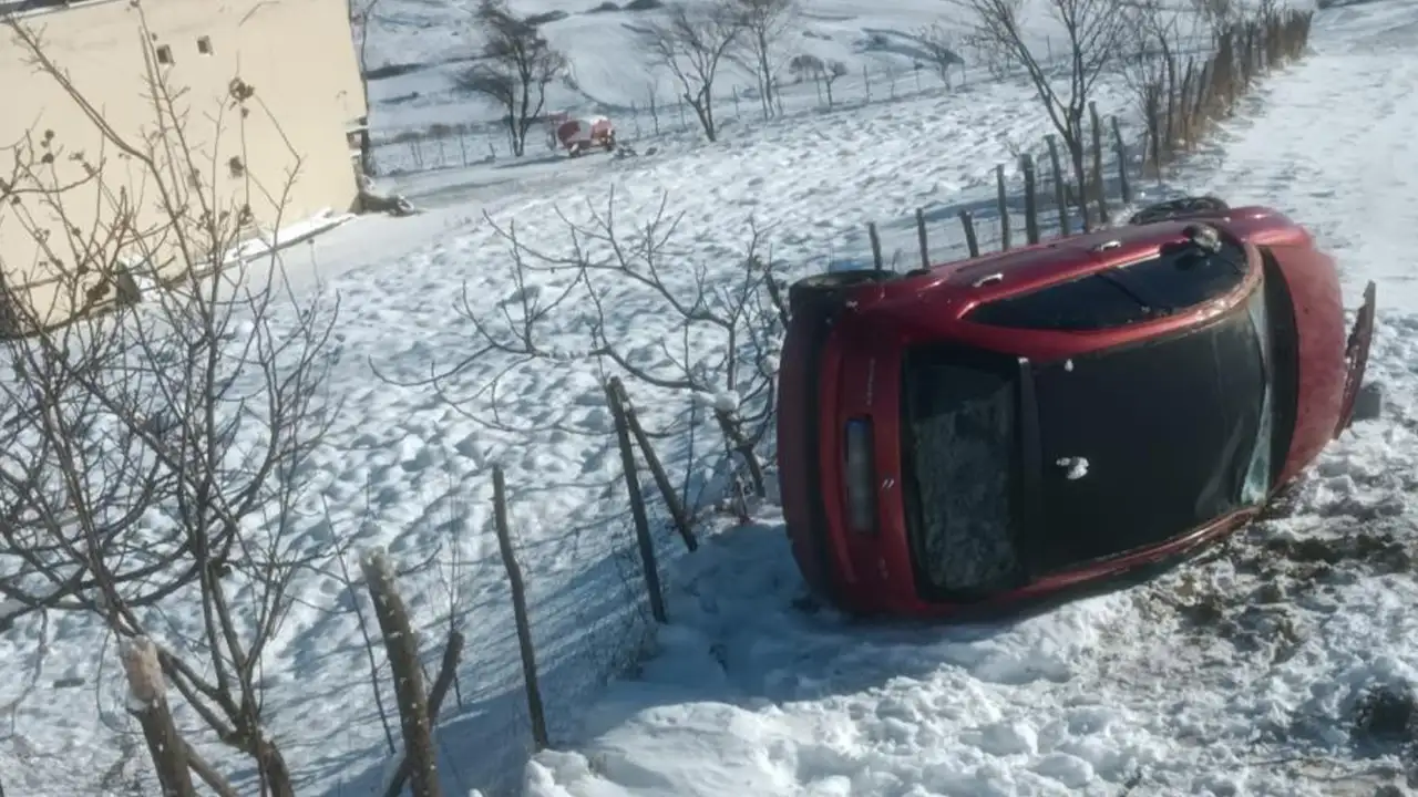 Samsun İlkadım’da otomobil tarlaya yuvarlandı: 3 yaralı