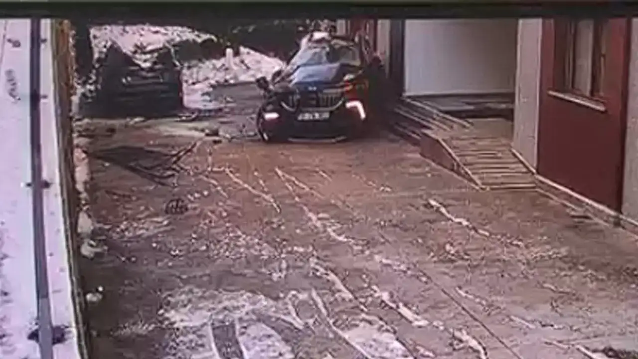 Boztepe'de trafik kazası: O anlar kameralara yansıdı