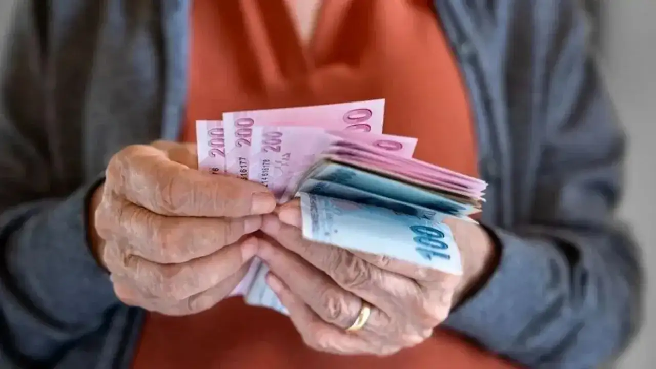 Trabzon’da emeklilerden sert tepki: “Bu zam garabetini kabul etmiyoruz”