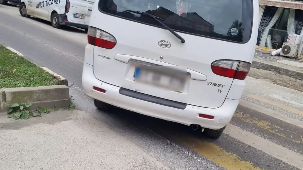 Yomra'da bu kadarına pes doğrusu dedirten olay yaşandı: Yaya geçidini kavşak sandı