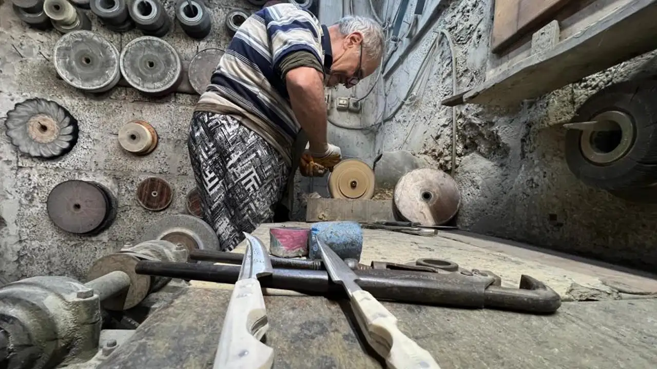 Trabzon'da asırlık meslek alarm veriyor: "10 yıl sonra bu meslek tamamen bitebilir"