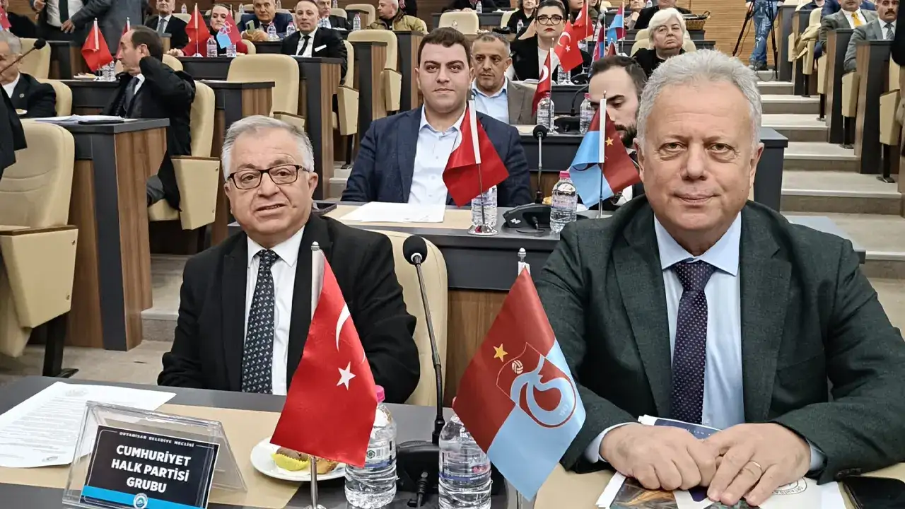 Cüneyt Zorlu mecliste sordu: Bakanlığın yaptığı projeleri Büyükşehir neden biz yaptık diyor?