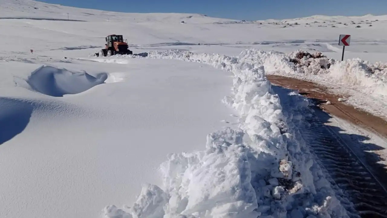 Bayburt için buzlanma, don ve çığ uyarısı geldi