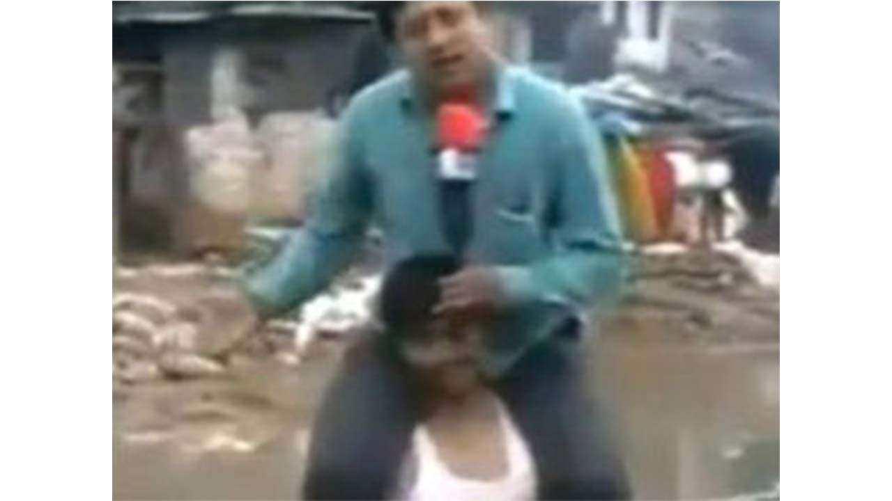 Selzedenin Omuzlarına Çıkan Gazeteci Kovuldu: Hindistan'da Skandal Görüntüler