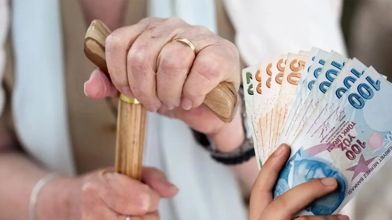Memur zammı sosyal yardımlara yansıdı: Evde bakım maaşı, 65 yaş aylığı ne kadar oldu?