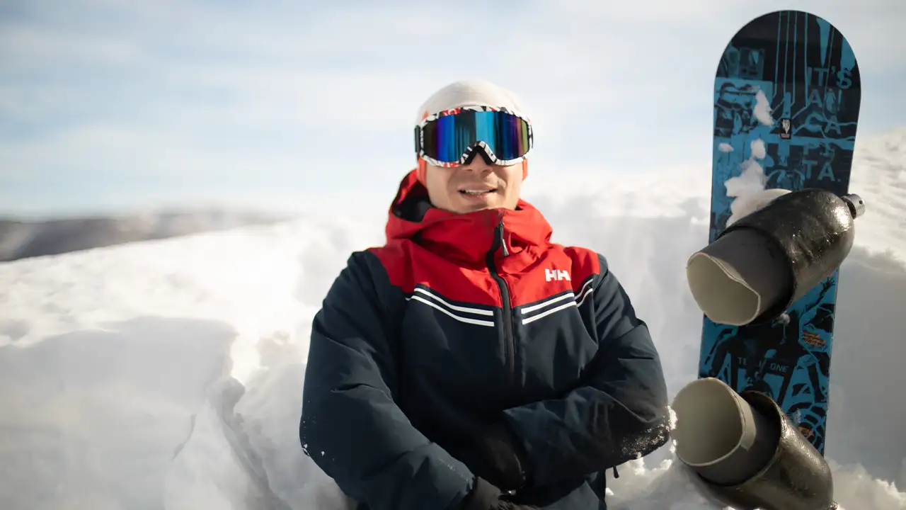 Rize'de iki bacağını kaybetti: Karadeniz zirvelerinde snowboard yapıyor