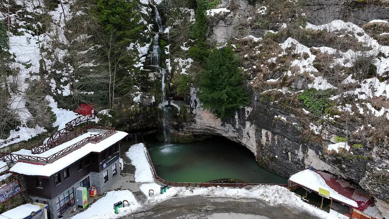 Yer altının cazibe merkezi: Çal Mağarası’nda yoğunluk