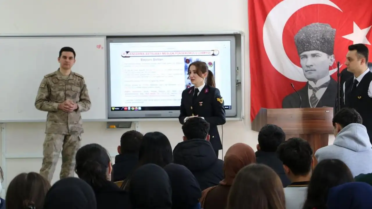 Bayburt’ta 14 lisede jandarma akademisi tanıtımı yapıldı