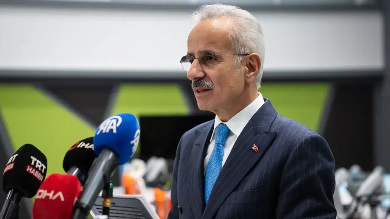 Trabzon’da Havalimanı açık: Bakan Uraloğlu karla mücadeleyi açıkladı