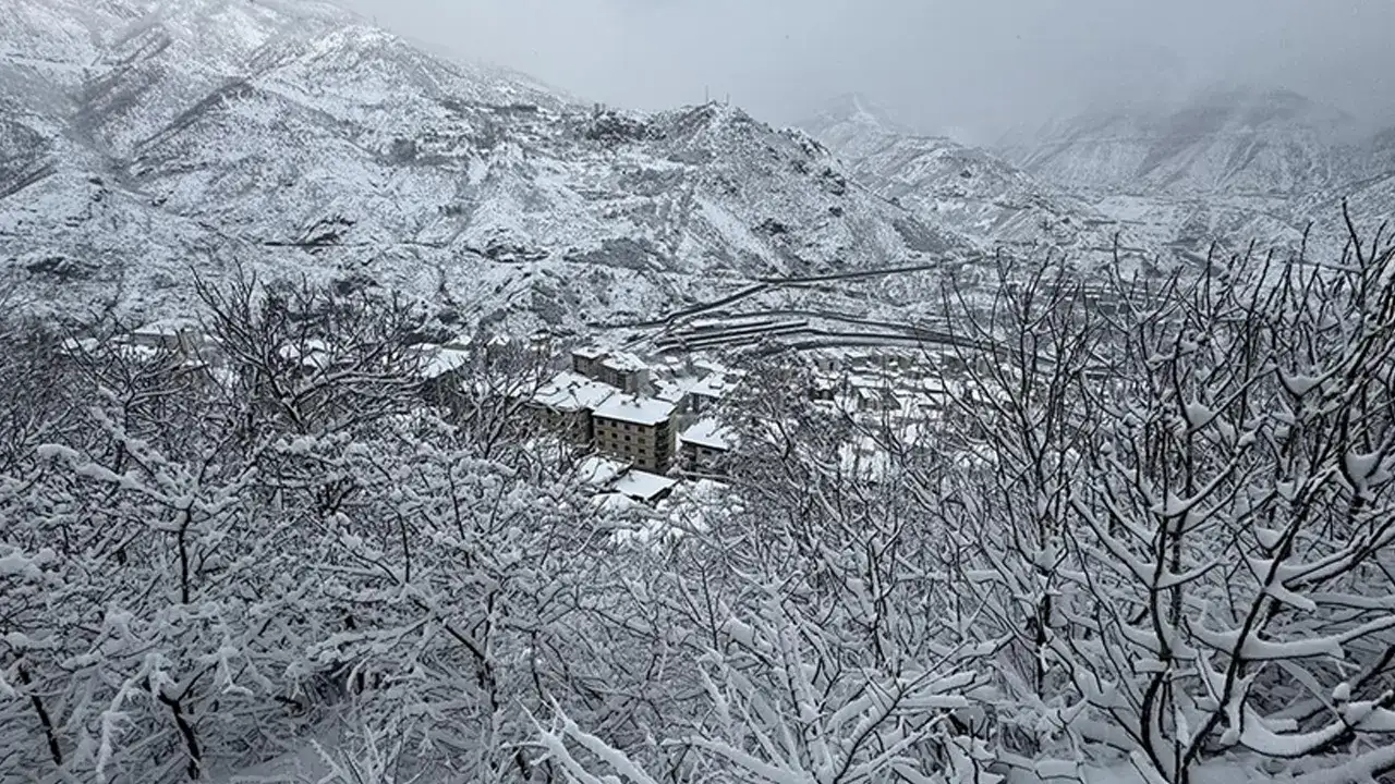 Trabzon'da okullara kar engeli: Eğitime 1 gün ara verildi