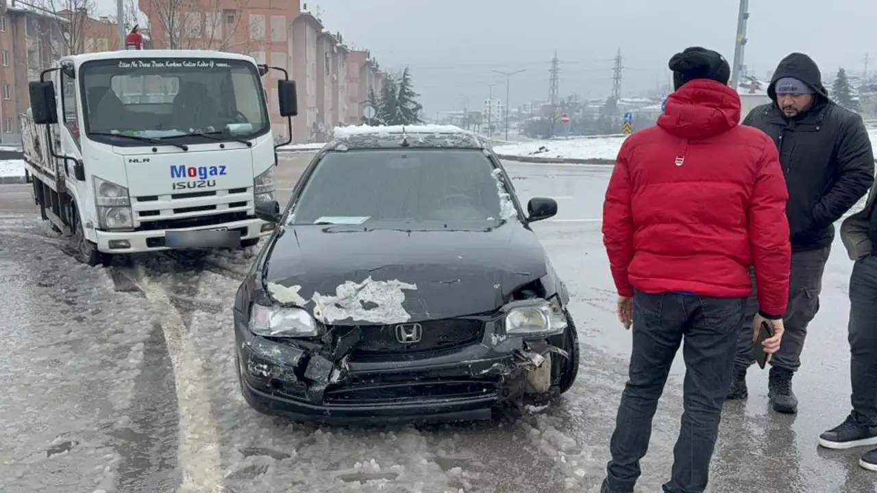 Samsun’da kavşak kazası: Yaralı acil servise kaldırıldı