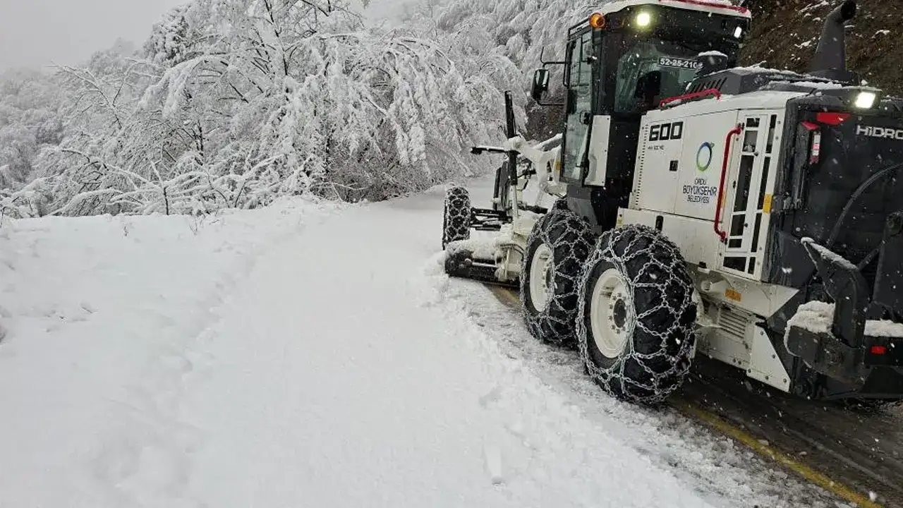 Ordu’da 457 mahallenin yolu 24 saatte ulaşıma açıldı