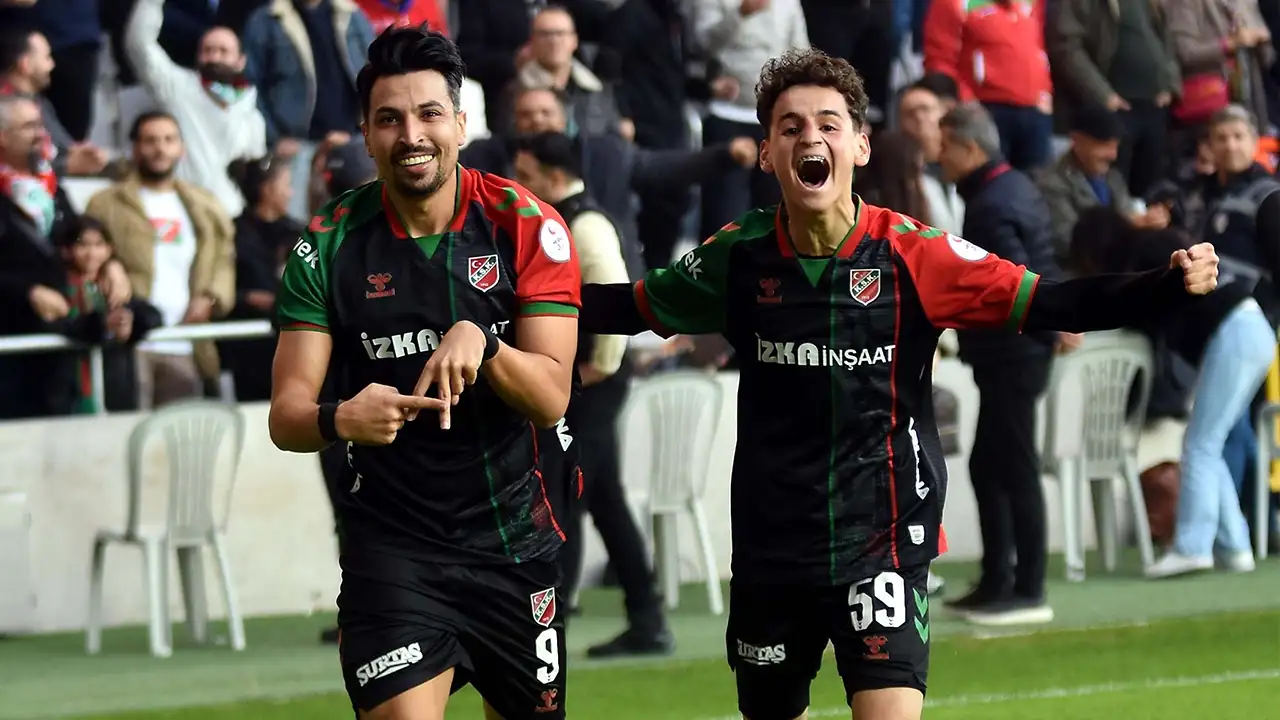 Trabzonspor ile masaya oturmuştu: Genç yıldızın sözleşme detayları netleşti