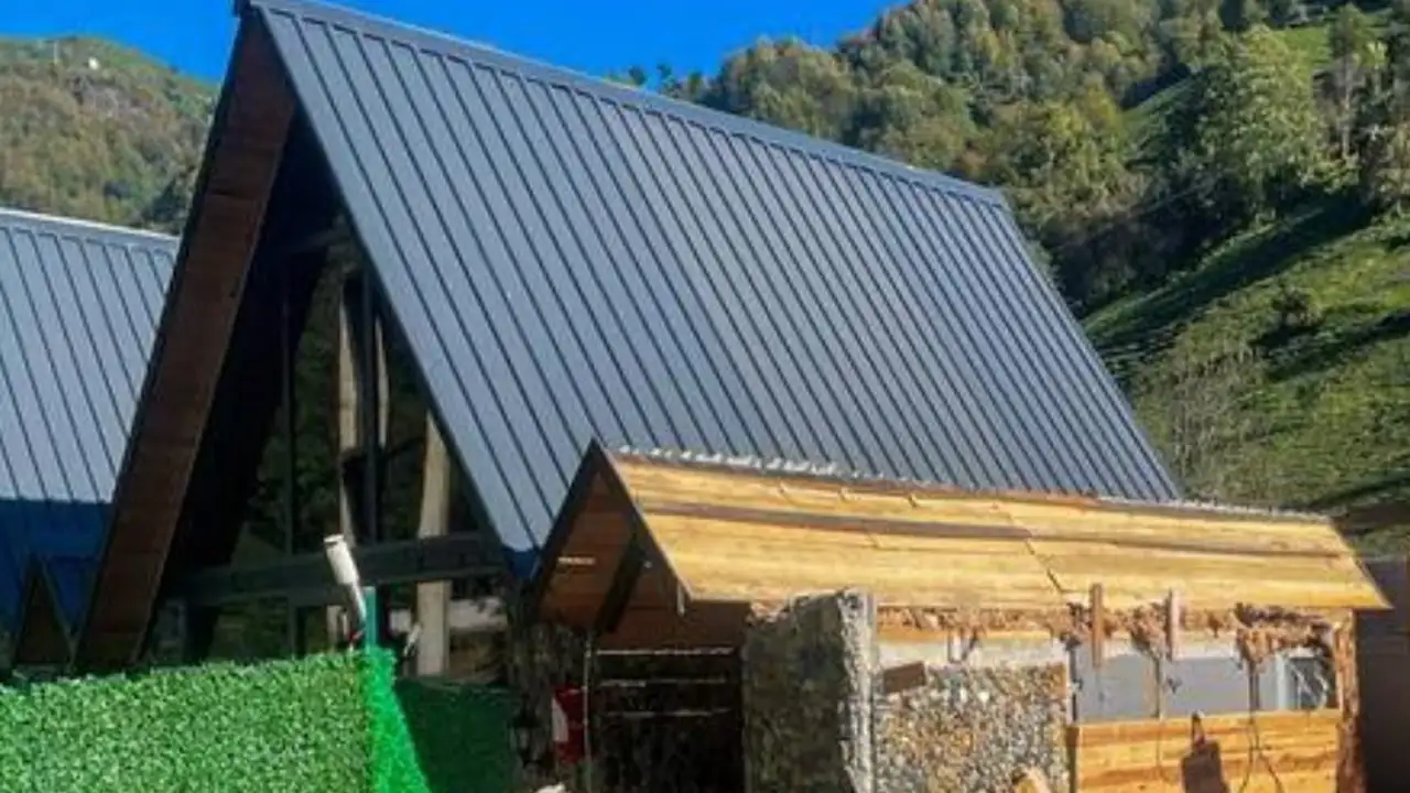 Kaçak Bungalov yüzünden partisinden istifa etti