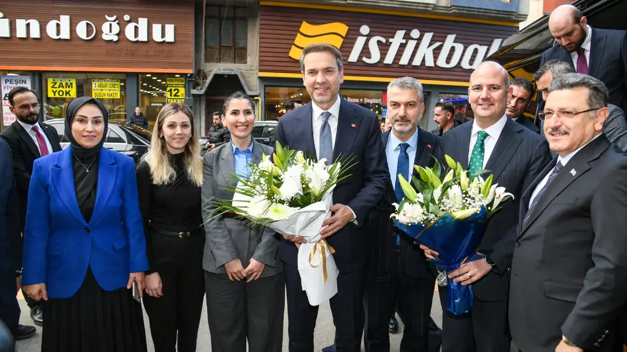Bakan Bayraktar Trabzon Büyükşehir Belediyesi’nde temaslarda bulundu