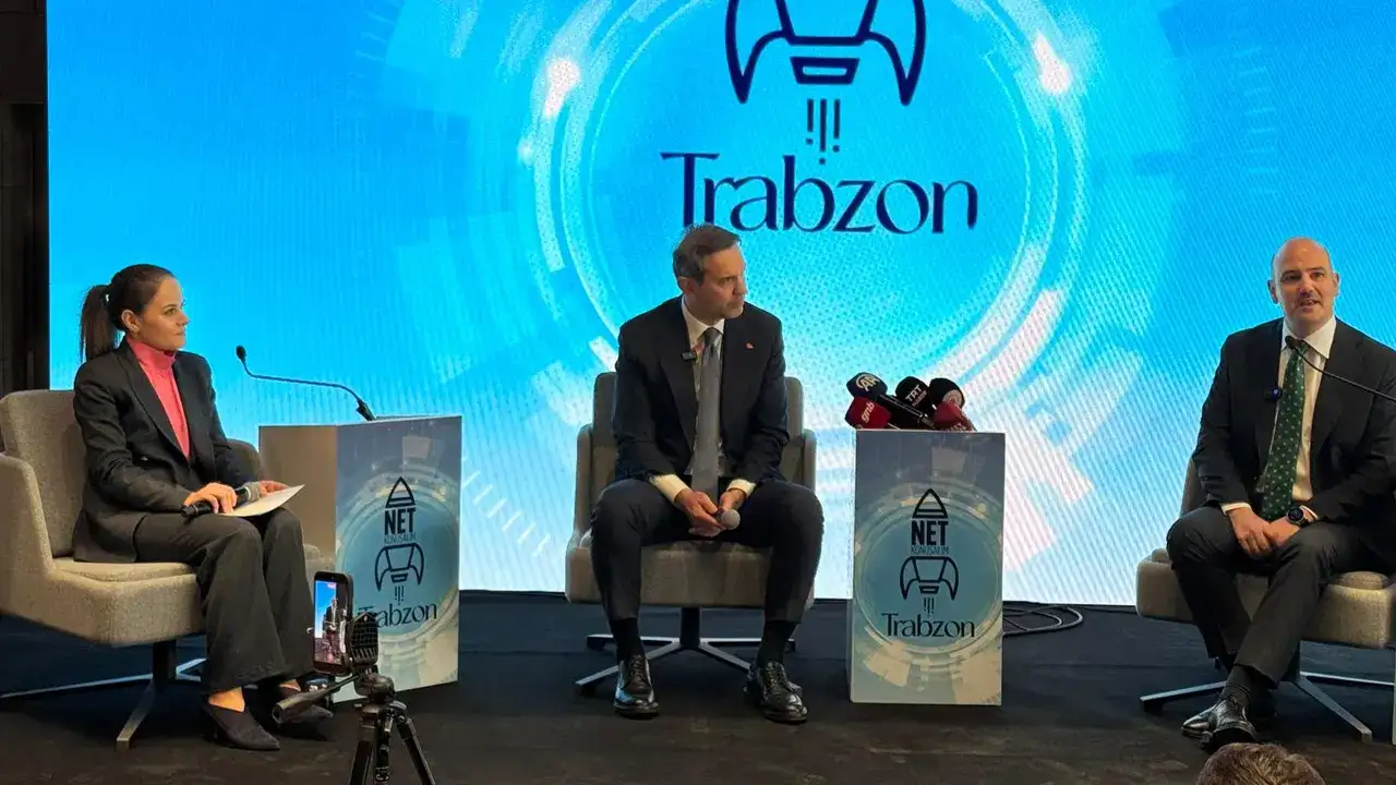 Trabzon’da Bakan Bayraktar gençlerle bir araya geldi: “Yolumuza devam edeceğiz”