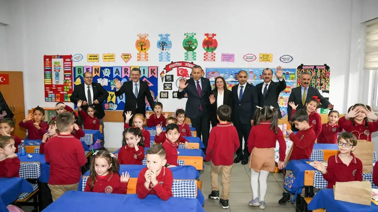 Karne günü heyecanı: Başkan Genç öğrencilerle buluştu