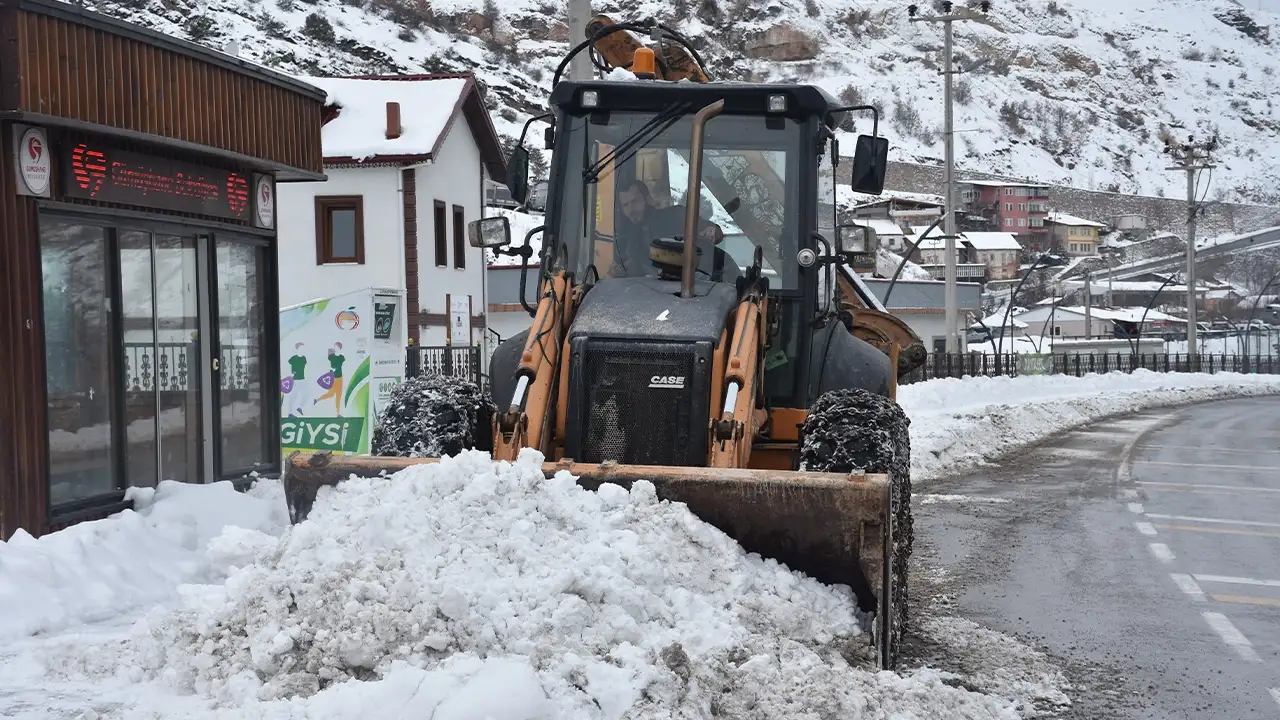 Kar Gümüşhane ve Artvin’i vurdu: 295 köy yolu kapandı