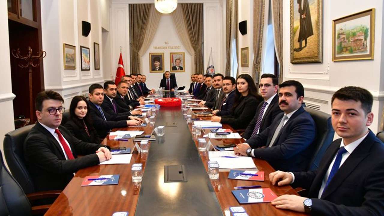Trabzon Valisi Tahir Şahin Mülki İdare Amirleriyle bir araya geldi