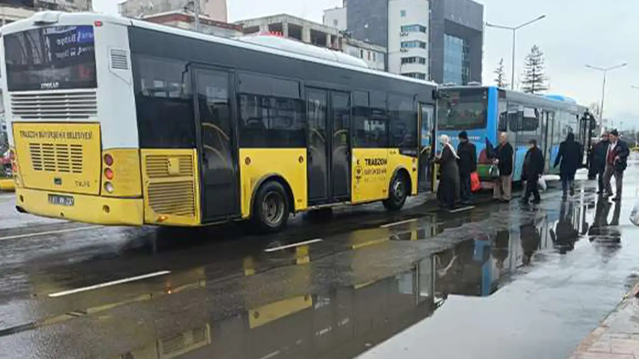 Trabzon'da kentin en işlek caddesi sular altında