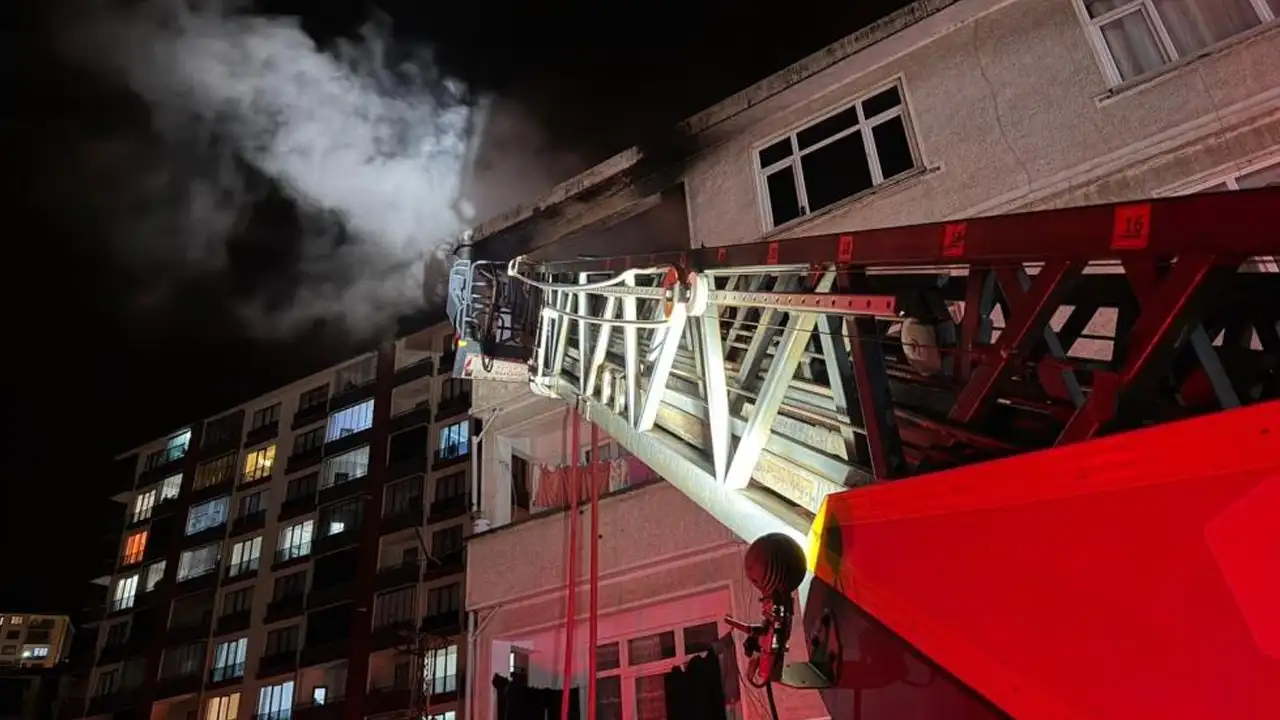 Artvin'de apartman dairesinde yangın çıktı: Mahalle alarma geçti