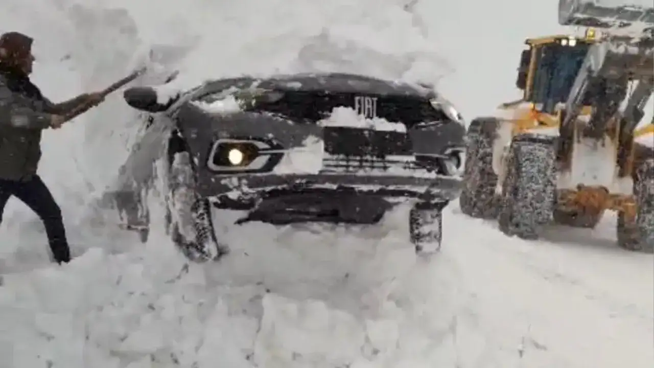 Eğribel Geçidi’nde Kar ve Tipi Ulaşımı Aksattı