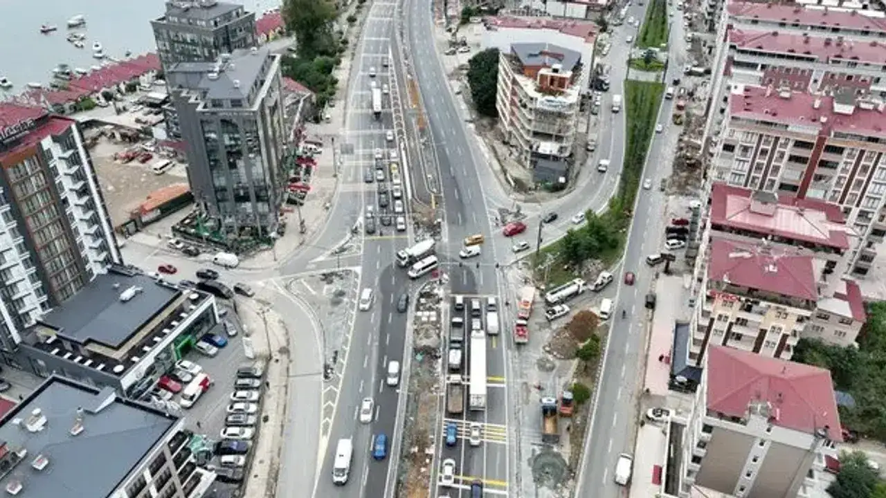 Trabzon’da yol çalışmaları aralıksız sürüyor: Trafik aksıyor