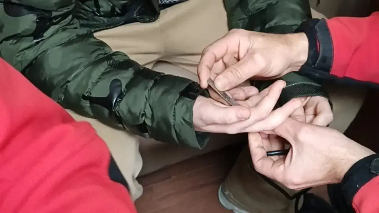 Rize’de 10 yaşındaki çocuğun parmağına para sıkıştı