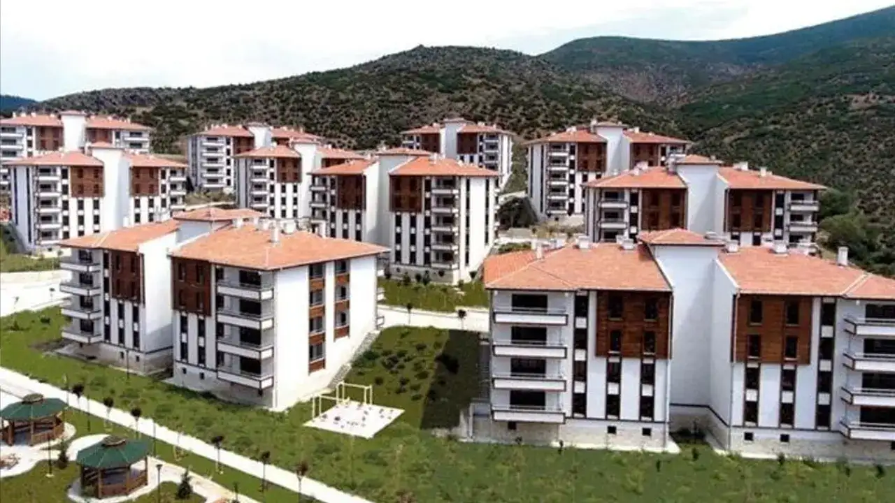 CHP’li Bak’tan TOKİ açıklaması: “Kuralarda yandaşlarına nasıl ev çıkardıklarına şahit olduk”