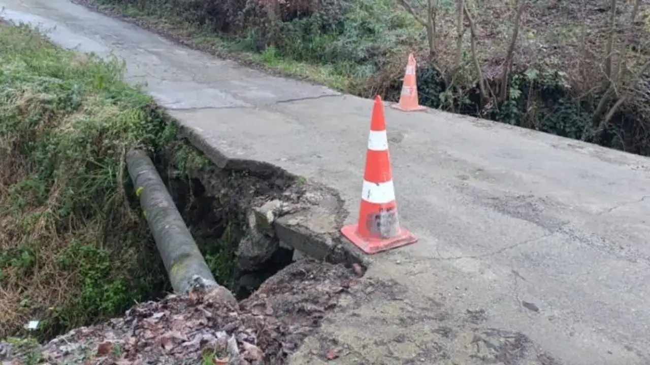 Üç mahalleye geçiş sağlıyor :Tehlike saçan köprü için uyarı