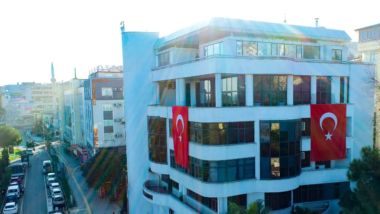 Başkan Ekim’den bayrak mesajı: "Hiçbir saldırı cezasız kalmaz"