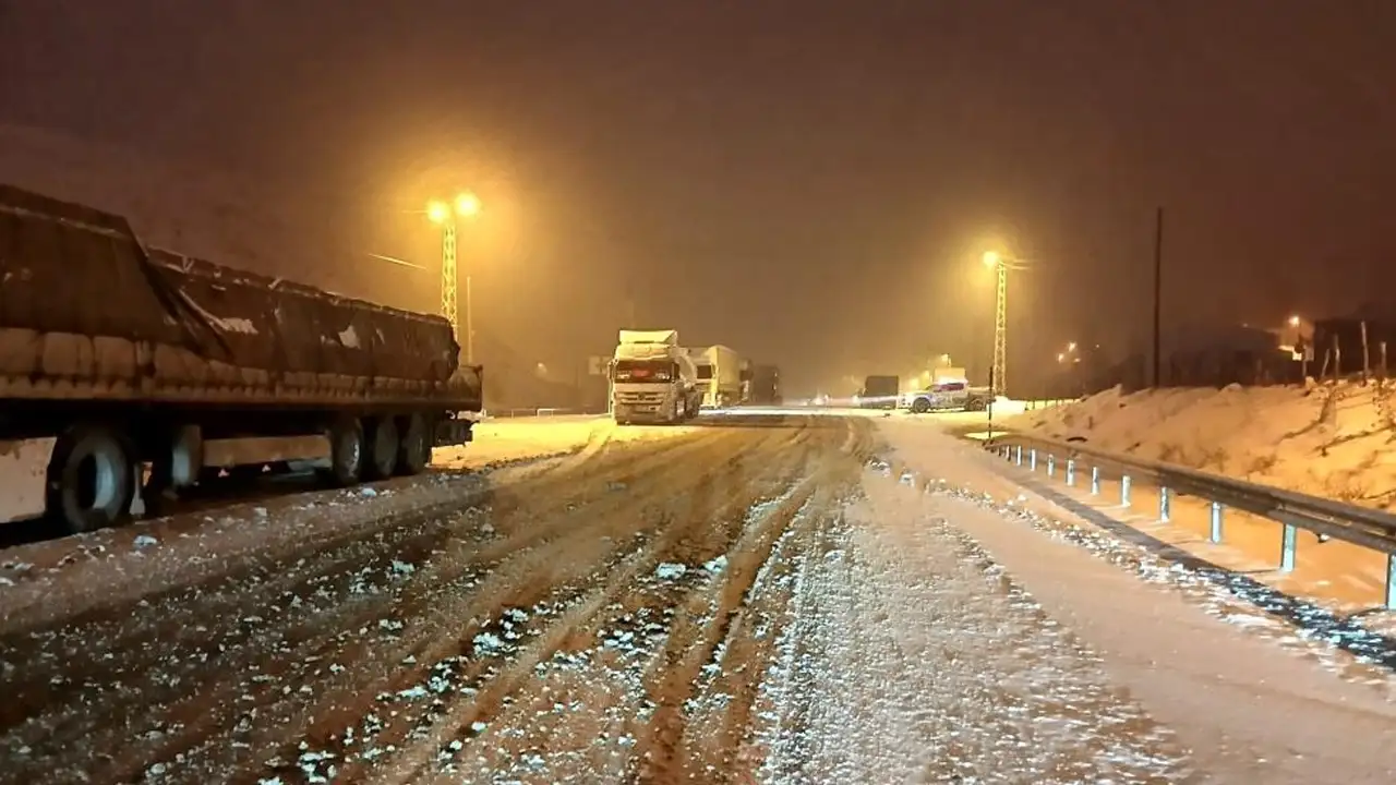 Kop Dağı Geçidi trafiğe açıldı: Bayburt–Erzurum yolunda normalleşme