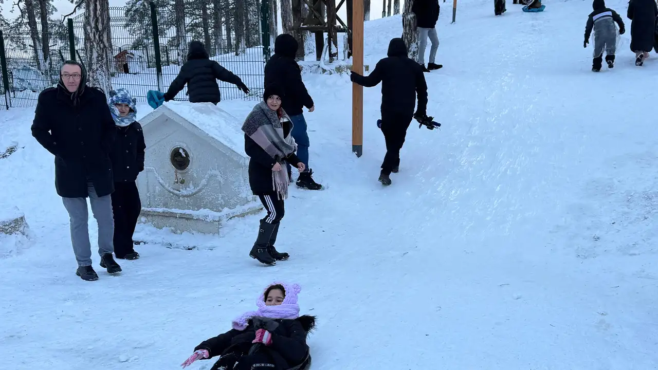 Ordu’da yüksek kesimler beyaza büründü: Boztepe’de kar keyfi