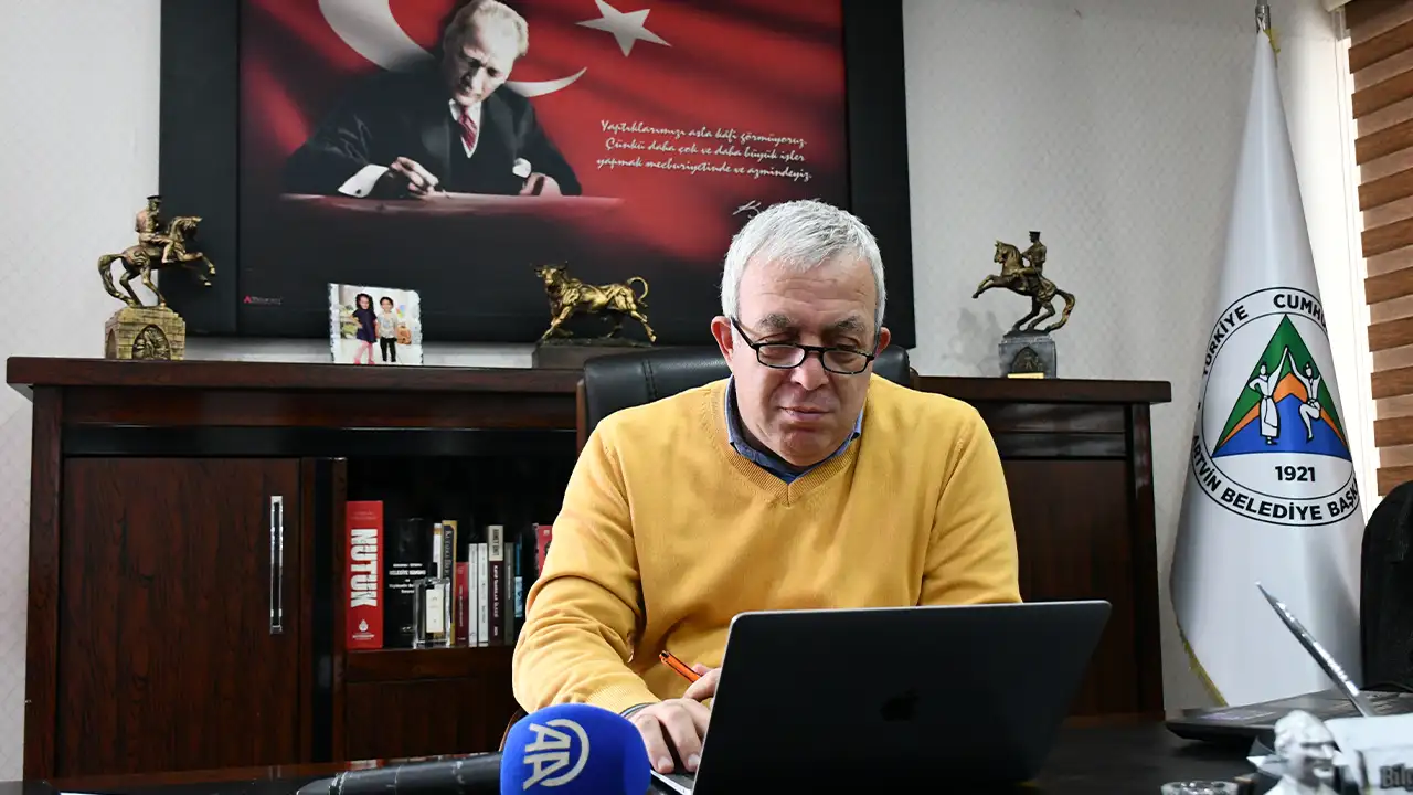 Artvin Belediye Başkanı Erdem, AA’nın “Yılın Kareleri 2025” oylamasına katıldı