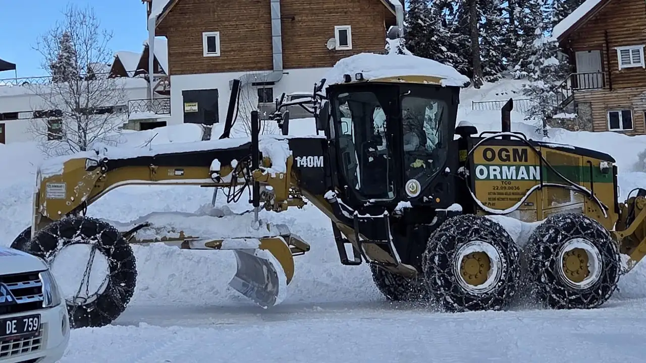 Doğu Karadeniz’de kar alarmı: 4 ilde 400 köy yolu kapalı