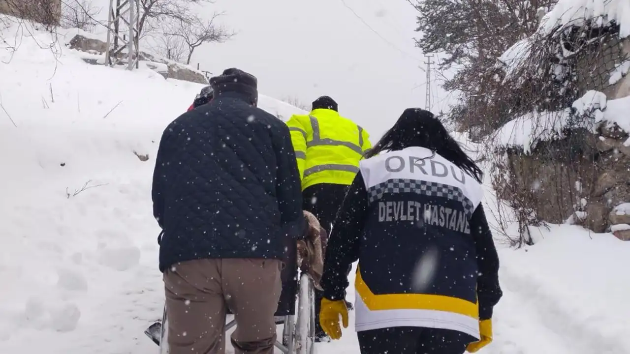 Ordu’da karla mücadele seferberliği: 168 hastanın ulaşımı sağlandı