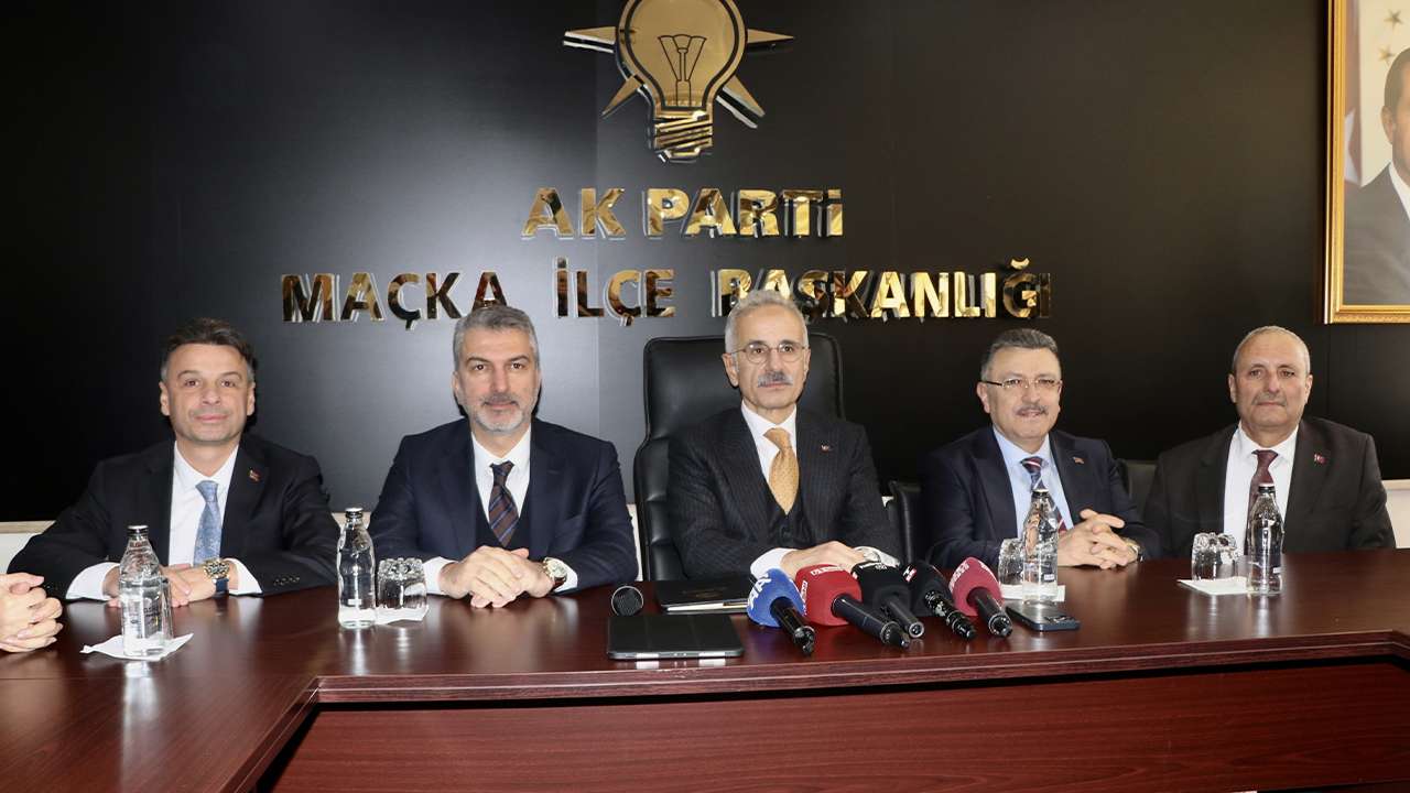 Bakan Uraloğlu Trabzon'da konuştu "Ankara-Trabzon arası 4,5 saate düşecek."