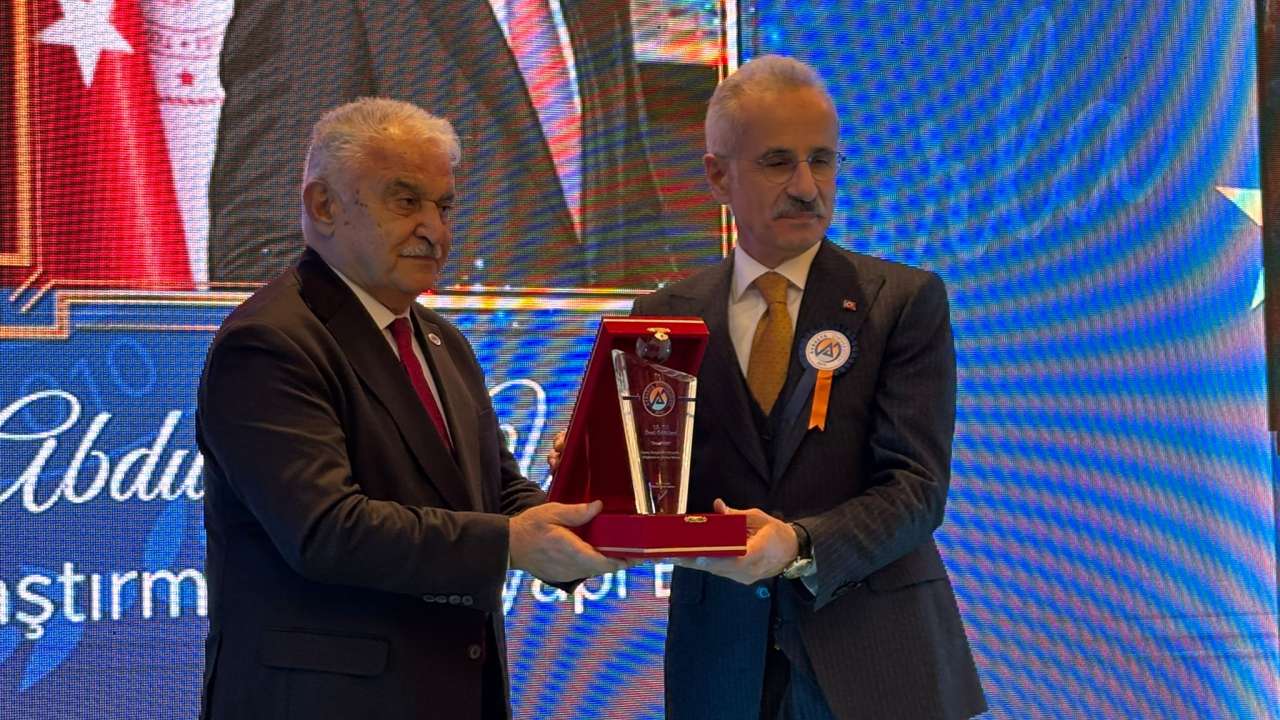 Avrasya Üniversitesi 15. yılını görkemli törenle kutladı