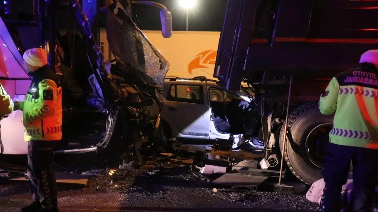 TEM Otoyolu'nda zincirleme kaza: Ölen kişi beş ay önce evlenmiş