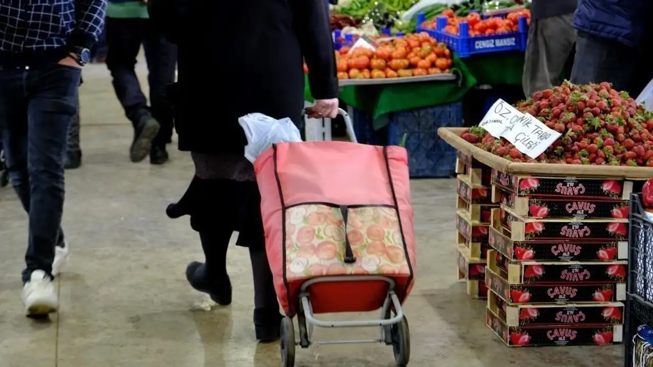 Tüketici güven endeksi ocak ayında yükseldi: 83,7 oldu