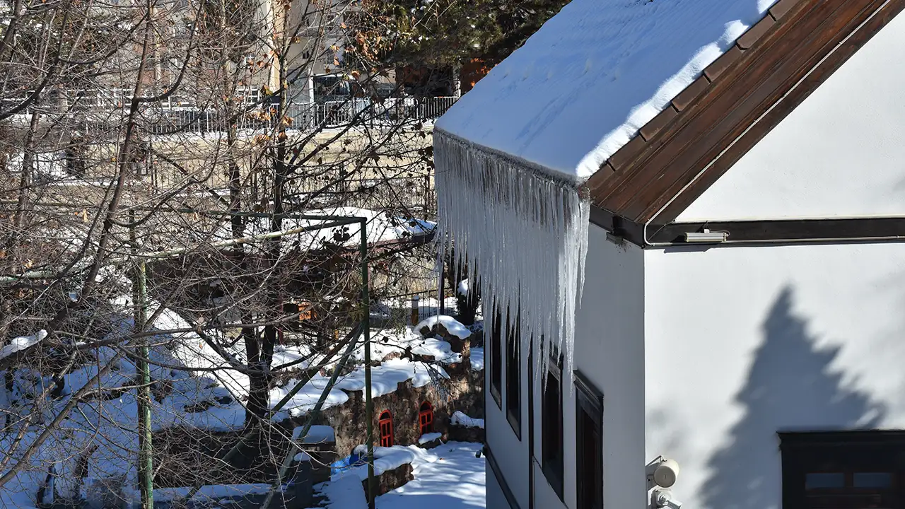 Doğu Karadeniz’de kar yağışı: 4 ilde 128 köy yolu ulaşıma kapandı