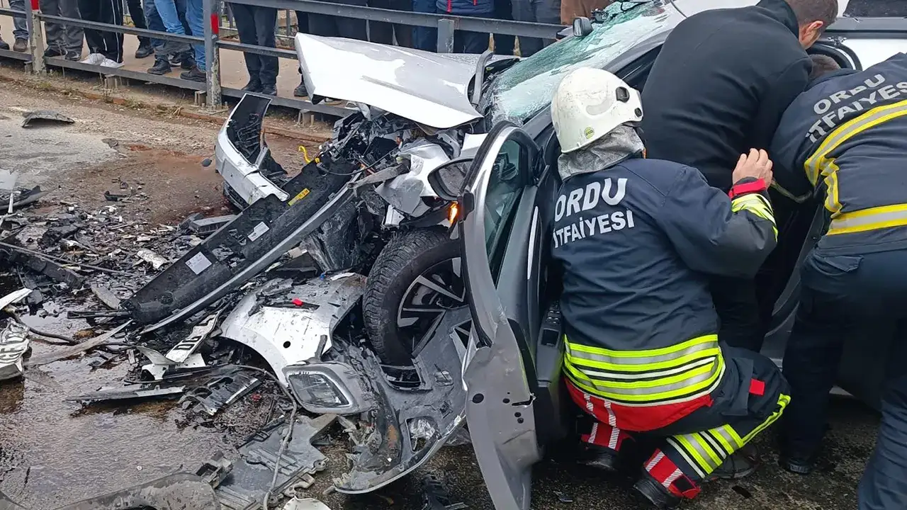 Ordu Perşembe’de iki otomobil çarpıştı: 5 yaralı