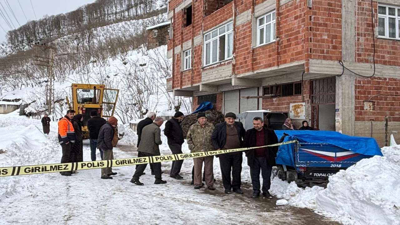 Kar çalışması acı bitti: 67 yaşındaki adam hayatını kaybetti