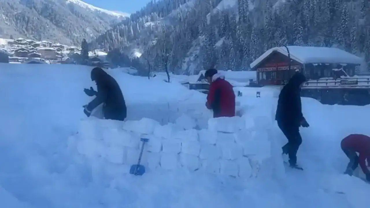 Ayder Yaylası'nda Kış Festivali için Yapılan iglolar göz kamaştırıyor