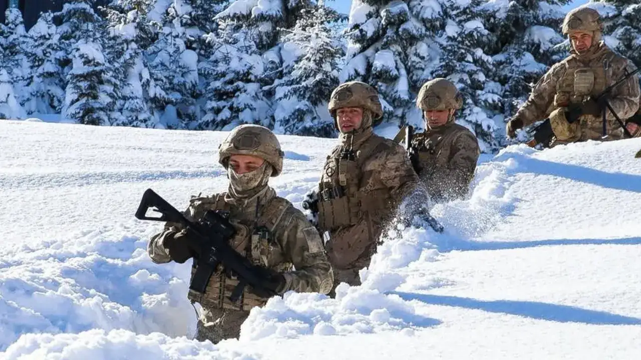 Ordu’da jandarma ekiplerinden karda arama ve kurtarma tatbikatı